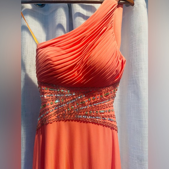 Elegant salmon colored Caché prom gown, size 2, in beautiful condition! - Picture 2 of 4